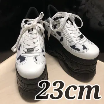정가 9790엔 23cm YOSUKE 메가 통굽 스니커즈 소 무늬