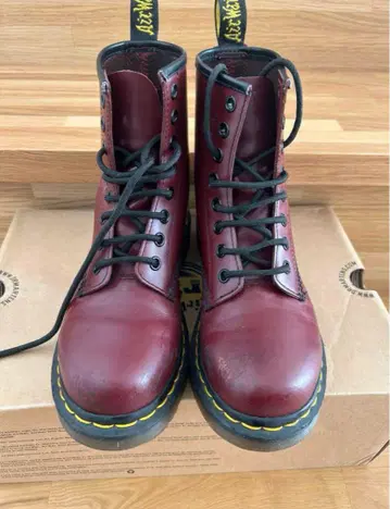 Dr. Martens 8홀 체리 레드 부츠 36 22cm