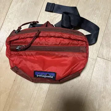 patagonia 바디백 빨간색