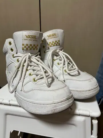 VANS 화이트 하이컷 스니커즈