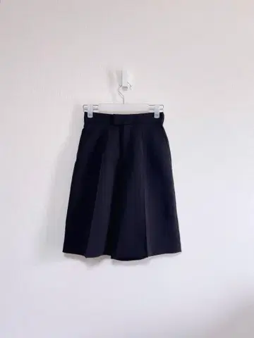 Front pin tuck Half pants L'AUBE BLANC
