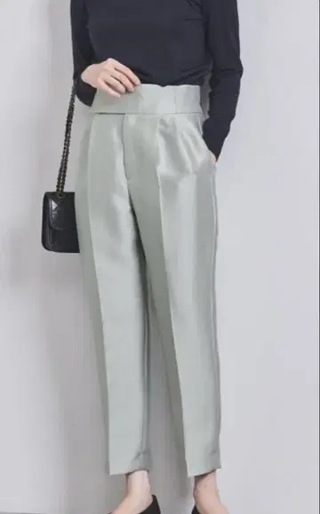 샤이니 테이퍼드 팬츠