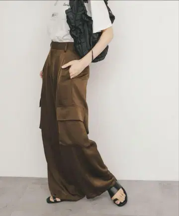 [ 미사용 새상품 ] KBF 브라운 새틴 카고 팬츠 사이드 포켓 포함