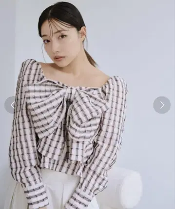 스나이델 리본 디자인 시어 블라우스