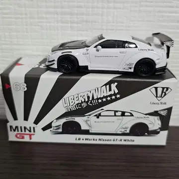 LIBERTY WALK LB Works Nissan GT-R 화이트