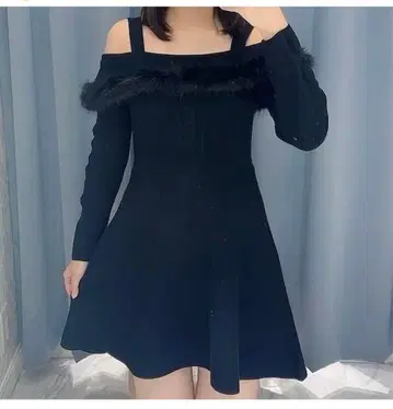 에블린 퍼 장식 오프숄더 니트 원피스