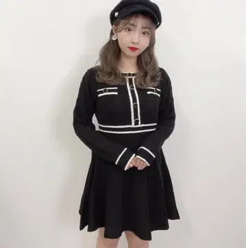 에블린 배색 니트 플리츠 원피스