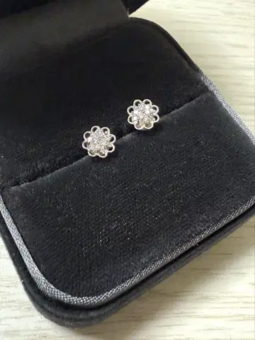 쿠미쿄쿠 주얼리 다이아 화이트 골드 플라워 귀걸이