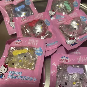 evian x Hello Kitty 키링 총 6종