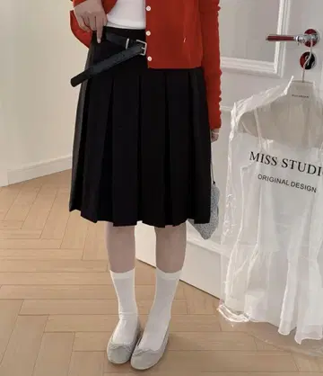 Chiina 미디 기장 플리츠 스커트 블랙