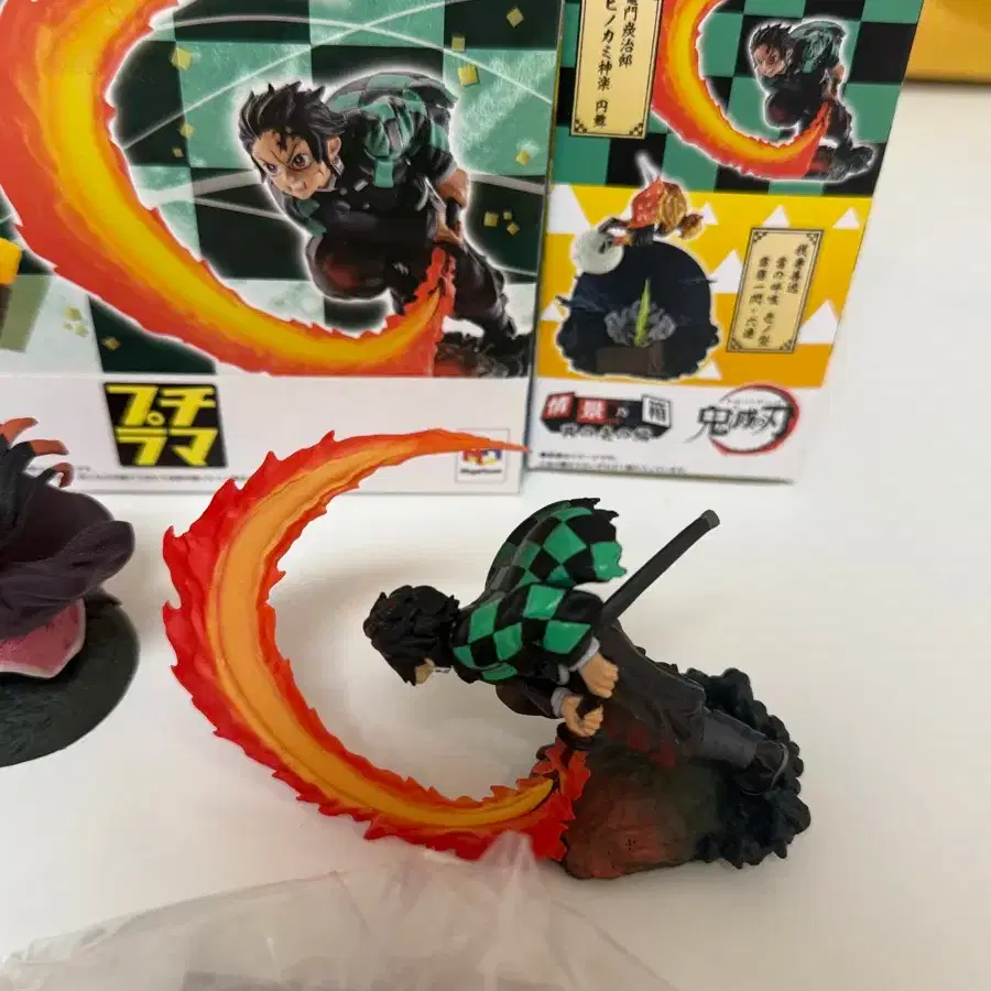 MegaHouse Demon Slayer : Kimetsu no Yaiba Petitrama Series Trading Figure 8 cm Vol. 1 Assortment (4