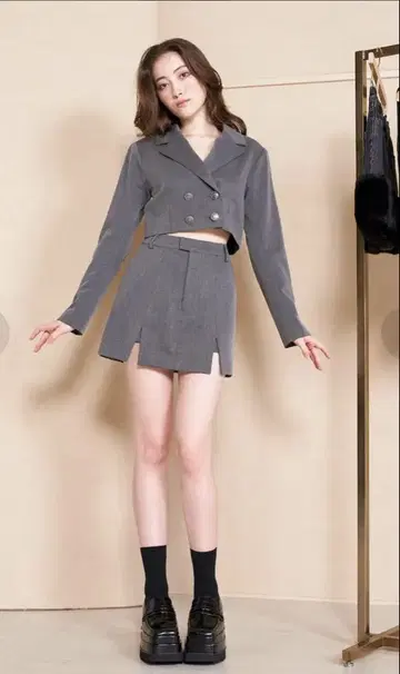 Darich 더블 버튼 숏 자켓 그레이 완판템