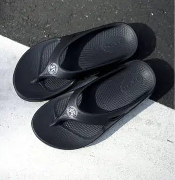 우포스 OOFOS x REIGNING CHAMP 블랙 23cm