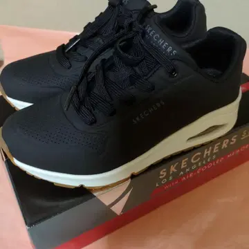 미사용 새상품 SKECHERS 블랙 스니커즈