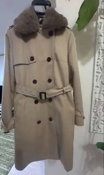 부기우기 베이지 퍼 옷깃 트렌치코트