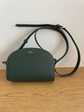 A.P.C. 다크 그린 숄더백
