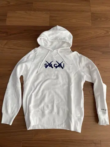 SACAI x KAWS 플로키 로고 프린트 맨투맨 후드티