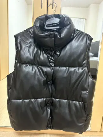 ZARA 블랙 다운 베스트 L 사이즈
