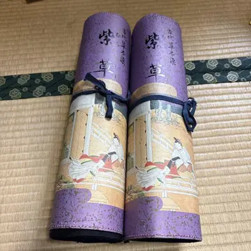 고대 초목 염색 보라색 초목 기모노 옷감