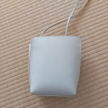 화이트 가죽 사코슈