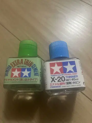 타미야 시멘트 (흘려 넣는 타입)과 X-20 에나멜 페인트 세트