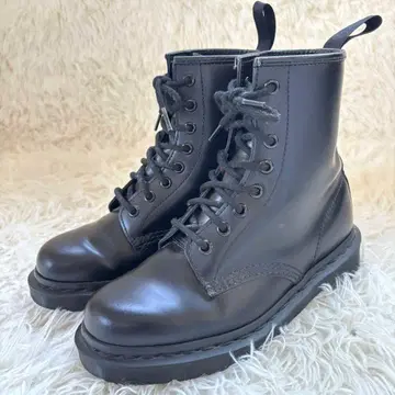 새상품급 닥터마틴 1460 MONO 올블랙 8홀 블랙 23