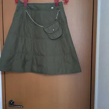 엠즈 그레이시 올리브색 퀼팅 플레어 스커트 38 size