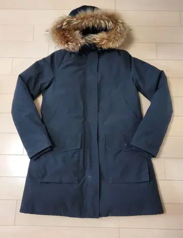 새상품급 그린 라벨 릴랙싱 블랙 다운 자켓 40
