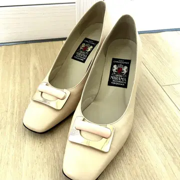 새상품 MIHAMA 버클 달린 가죽 펌프스 베이지 24.5cm 일본제