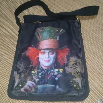 앨리스 인 원더랜드 숄더백 초레어 조니뎁