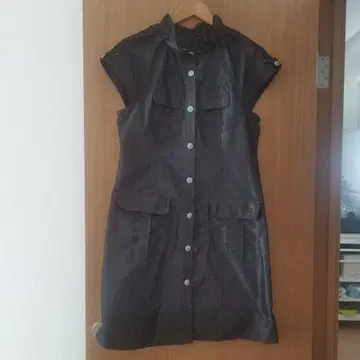 블랙 반팔 원피스 카라 부착 베스트