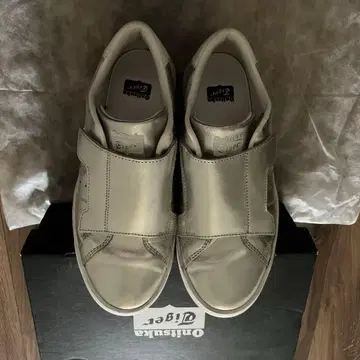 오니츠카타이거 스니커즈 24.5 실버