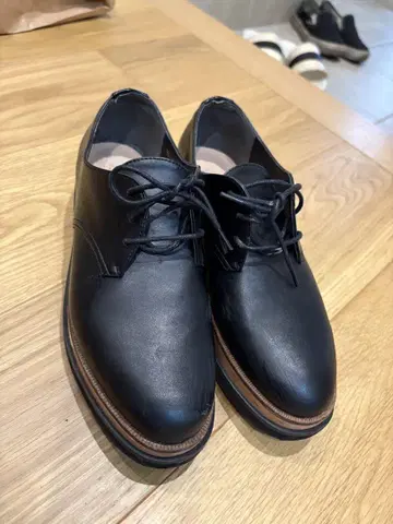 블랙 가죽 레이스업 슈즈