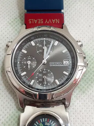 SEIKO 크로노그래프 손목시계 100m 방수