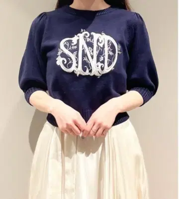 snidel 자수 니트 풀오버 네이비