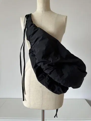 COS 숄더백