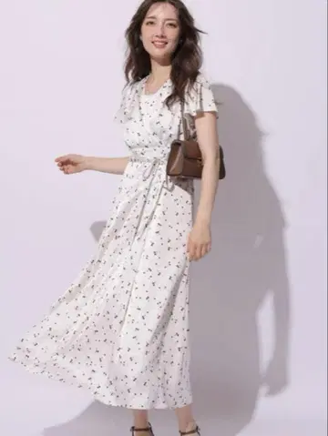 아푸와이저 리셰 체리 프린트 카슈쿨 원피스 화이트 SS