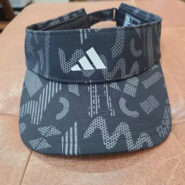 adidas 기하학 패턴 바이저 그레이