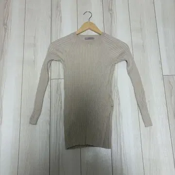 저널 스탠다드 긴팔 니트 슬림 실루엣 베이지