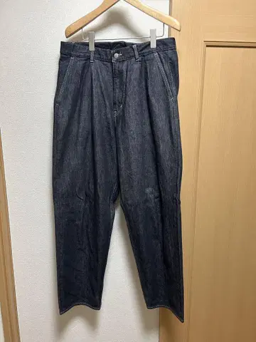 GraphpaperColorfast Denim Two Tuck Pants