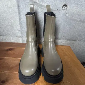 ZARA 올리브 그린 사이드 고어 부츠 통굽