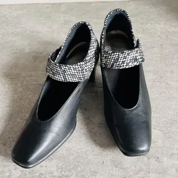 새상품급 뷰포트 슬림 레그 디자인 펌프스 22.5cm 3E