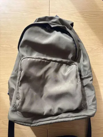 카키 심플 백팩