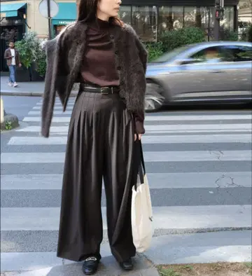 미사용 새상품 deres 18th collection 브라운 스웨터