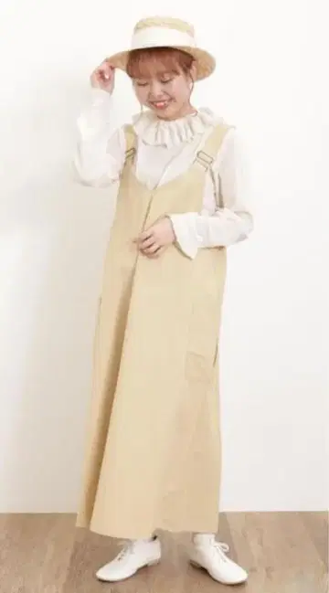 면 나일론 V넥 오버롤 스커트 색상: 베이지 / 사이즈: F