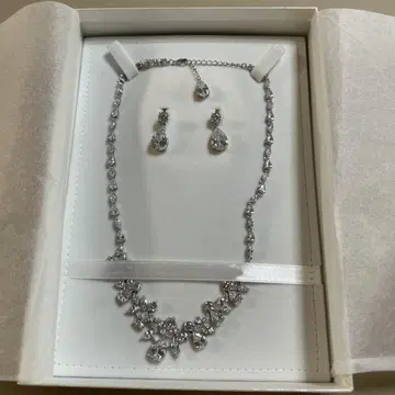 LoveTiara 브라이덜 액세서리 목걸이와 귀찌 세트