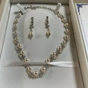 LoveTiara 펄 목걸이와 귀걸이 세트