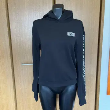 새상품 EA7 Emporio Armani 블랙 후드티