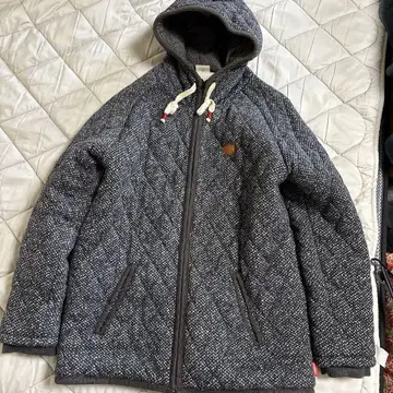 플리스 안쪽 퀼팅 자켓 후드 부착