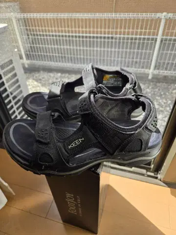 KEEN 블랙 스포츠 샌들 27CM(US9)